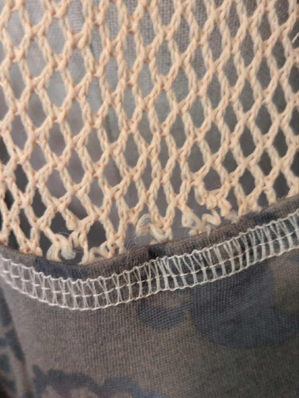 Med Vintage Women’s Khaki Mustard Ruffle V-Neck Tank Top - Picture 7 of 9